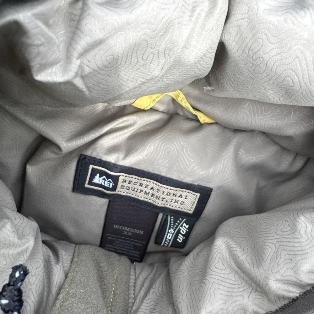 REI Co-Op Woman's Size XS Yellow Quantum Quilted Down Puffer Vest Full‎ Zip - Picture 8 of 9
